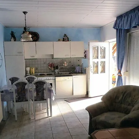 2 Bedroom Lovely In Appartement